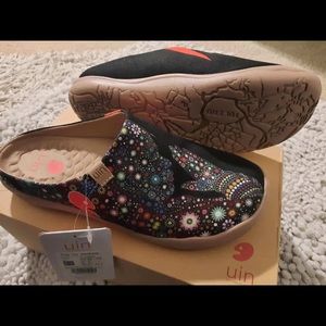 UIN - Art Travel Shoes | Pray for Goodness Slippers | Woman’s Sz 6.5